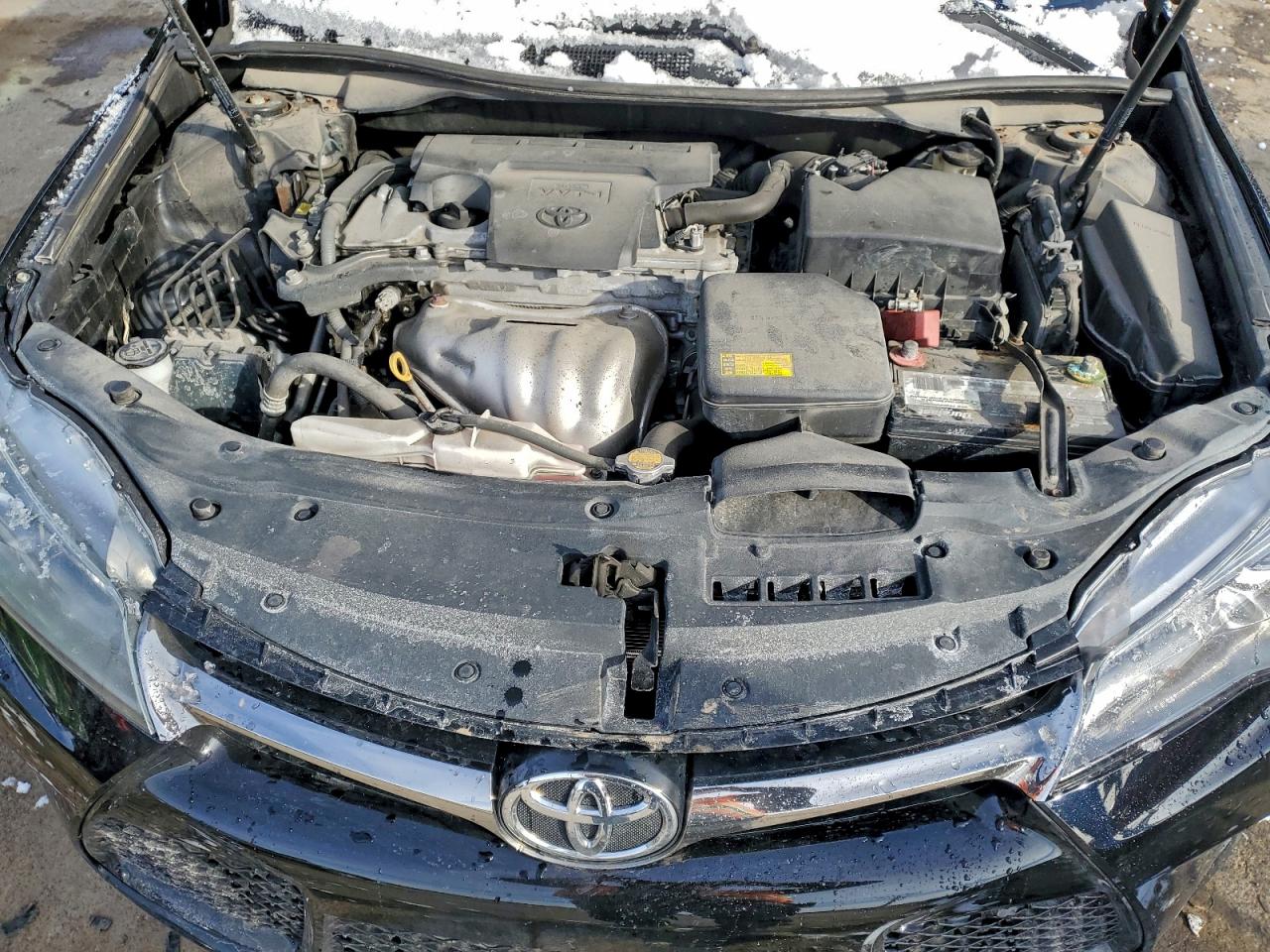 2015 TOYOTA CAMRY LE photo 31