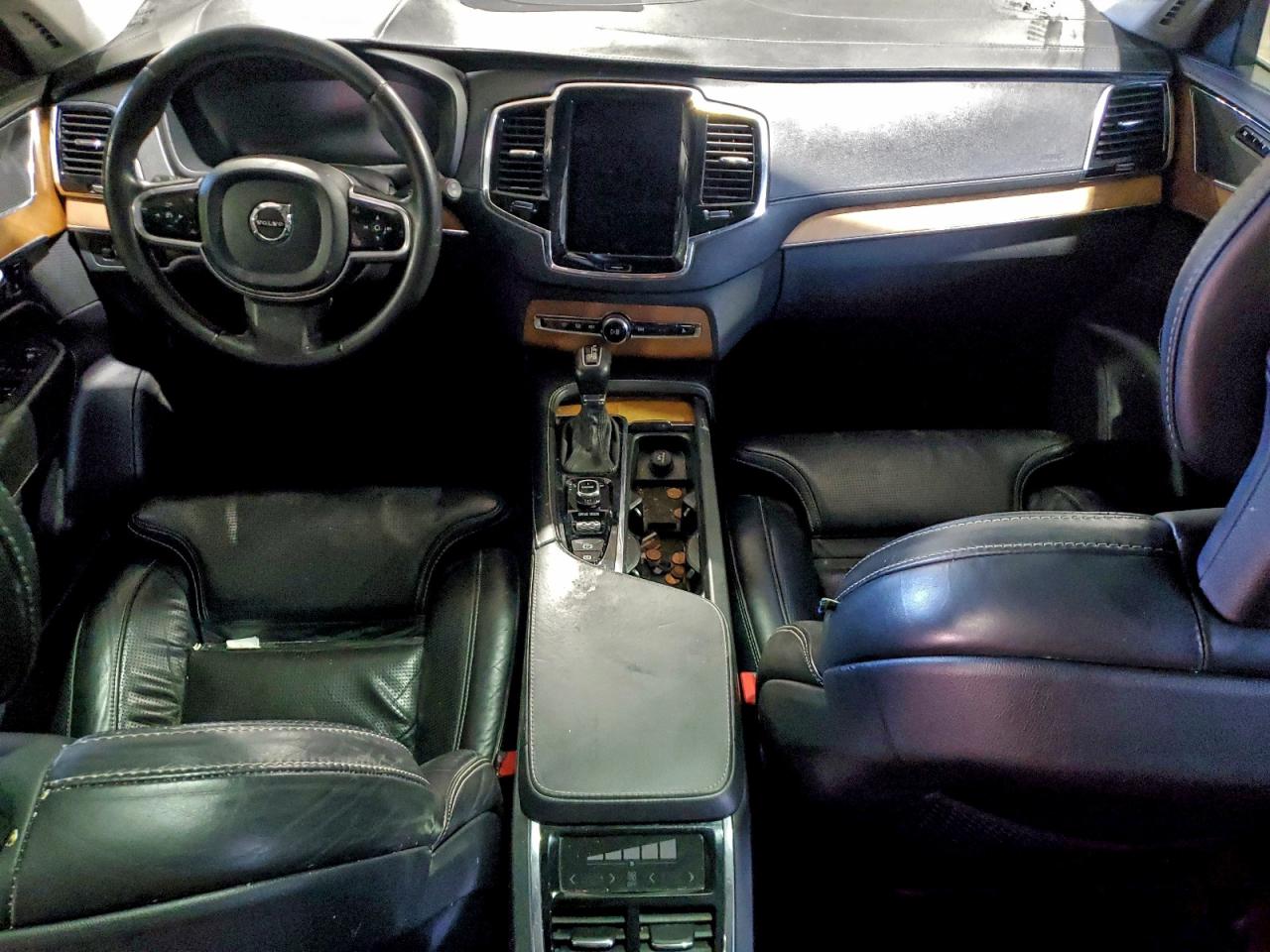2016 VOLVO XC90 T6 photo 8