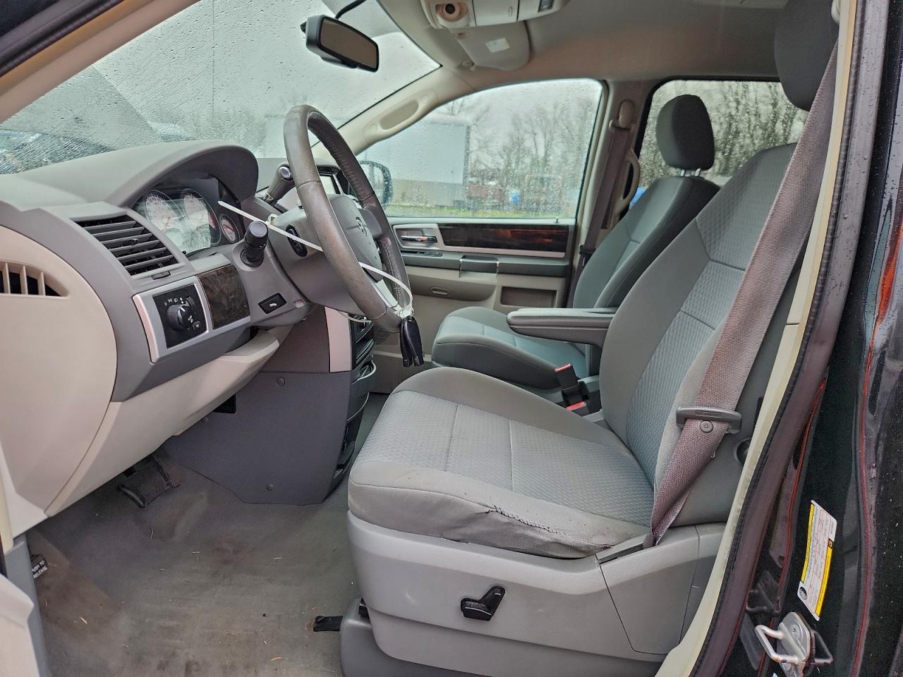 2010 DODGE GRAND CARAVAN SXT photo 7