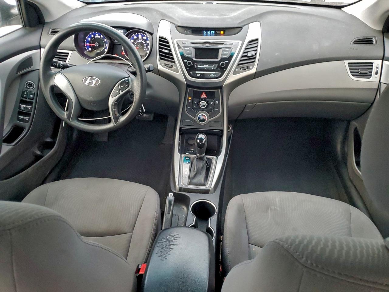 2016 HYUNDAI ELANTRA SE photo 8