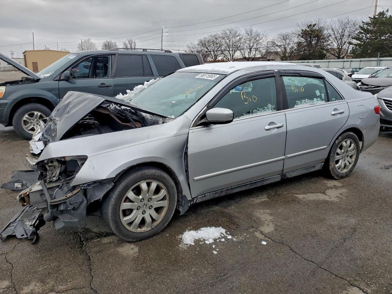 2005 HONDA ACCORD LX — FRONT END damage — photo 1