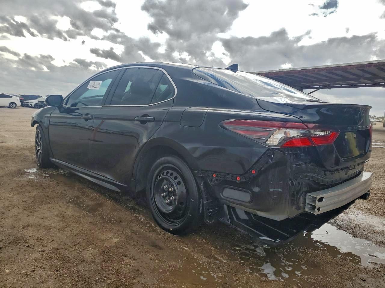 2022 TOYOTA CAMRY SE photo 2