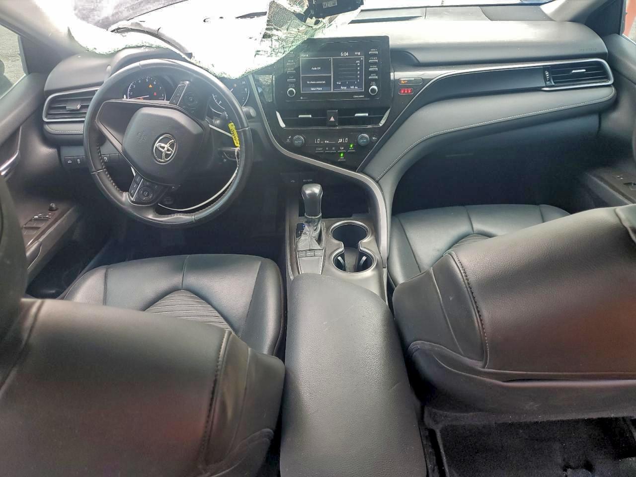 2022 TOYOTA CAMRY SE photo 8