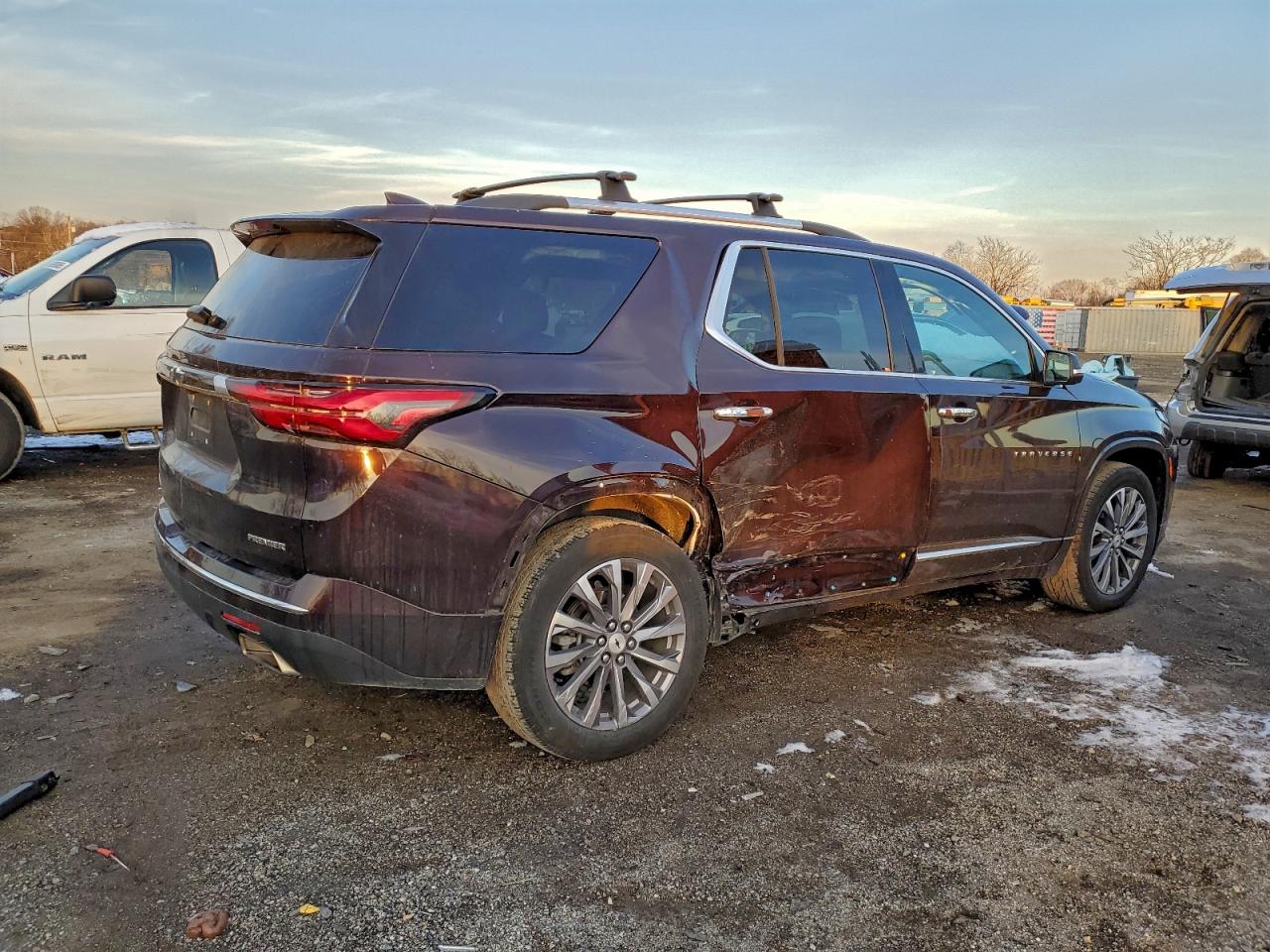 2023 CHEVROLET TRAVERSE PREMIER photo 3