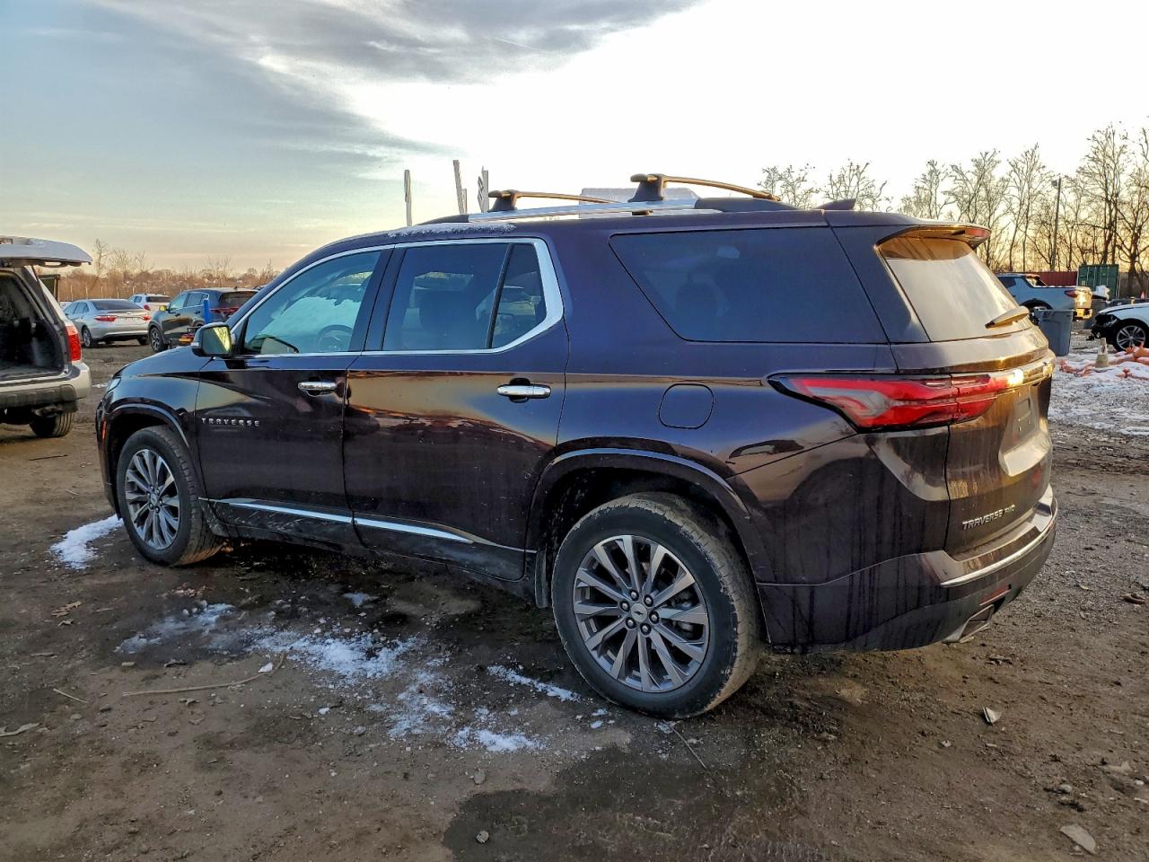 2023 CHEVROLET TRAVERSE PREMIER photo 2