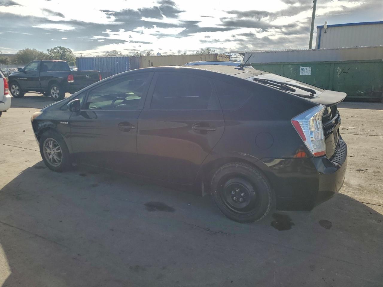 2011 TOYOTA PRIUS photo 3