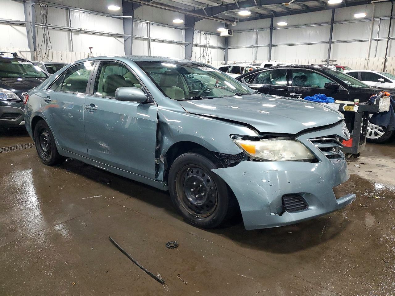 2011 TOYOTA CAMRY LE photo 4