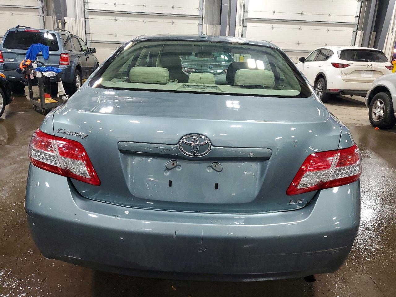 2011 TOYOTA CAMRY LE photo 6