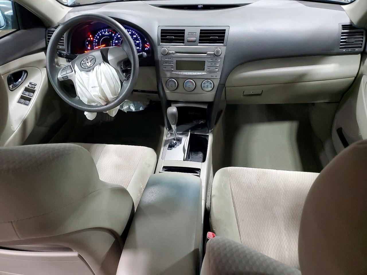 2011 TOYOTA CAMRY LE photo 8