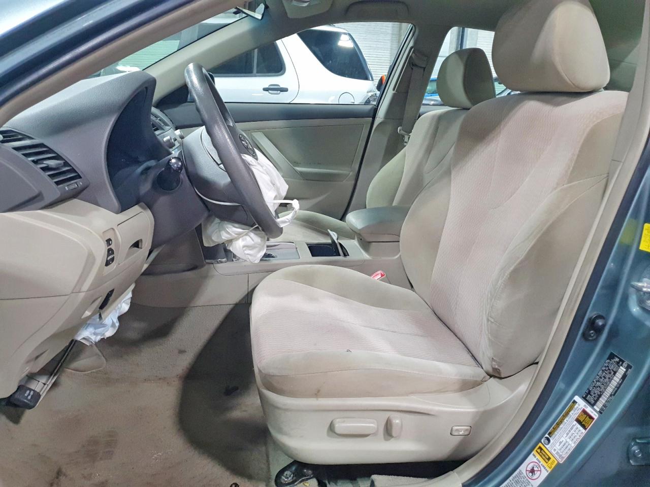 2011 TOYOTA CAMRY LE photo 7