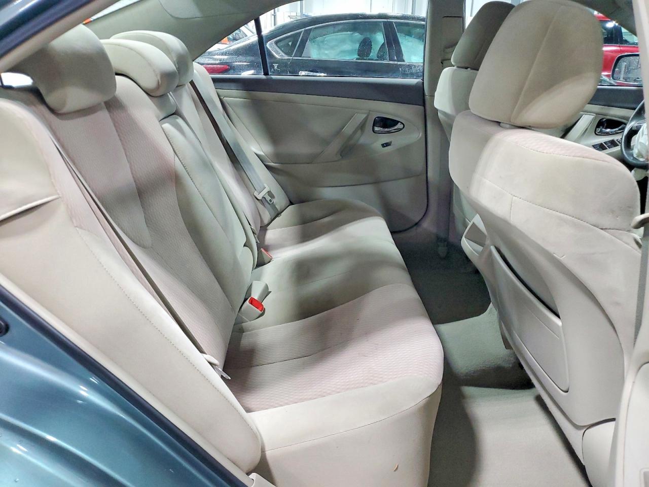 2011 TOYOTA CAMRY LE photo 10
