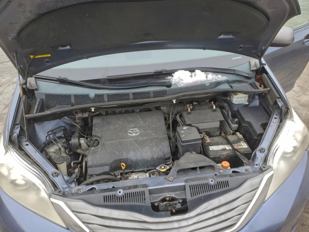 2014 TOYOTA SIENNA LE photo 12