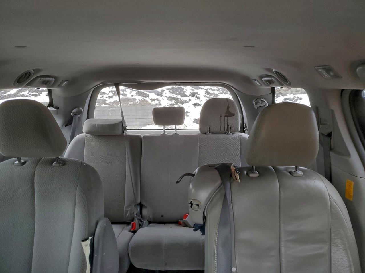 2014 TOYOTA SIENNA LE photo 10