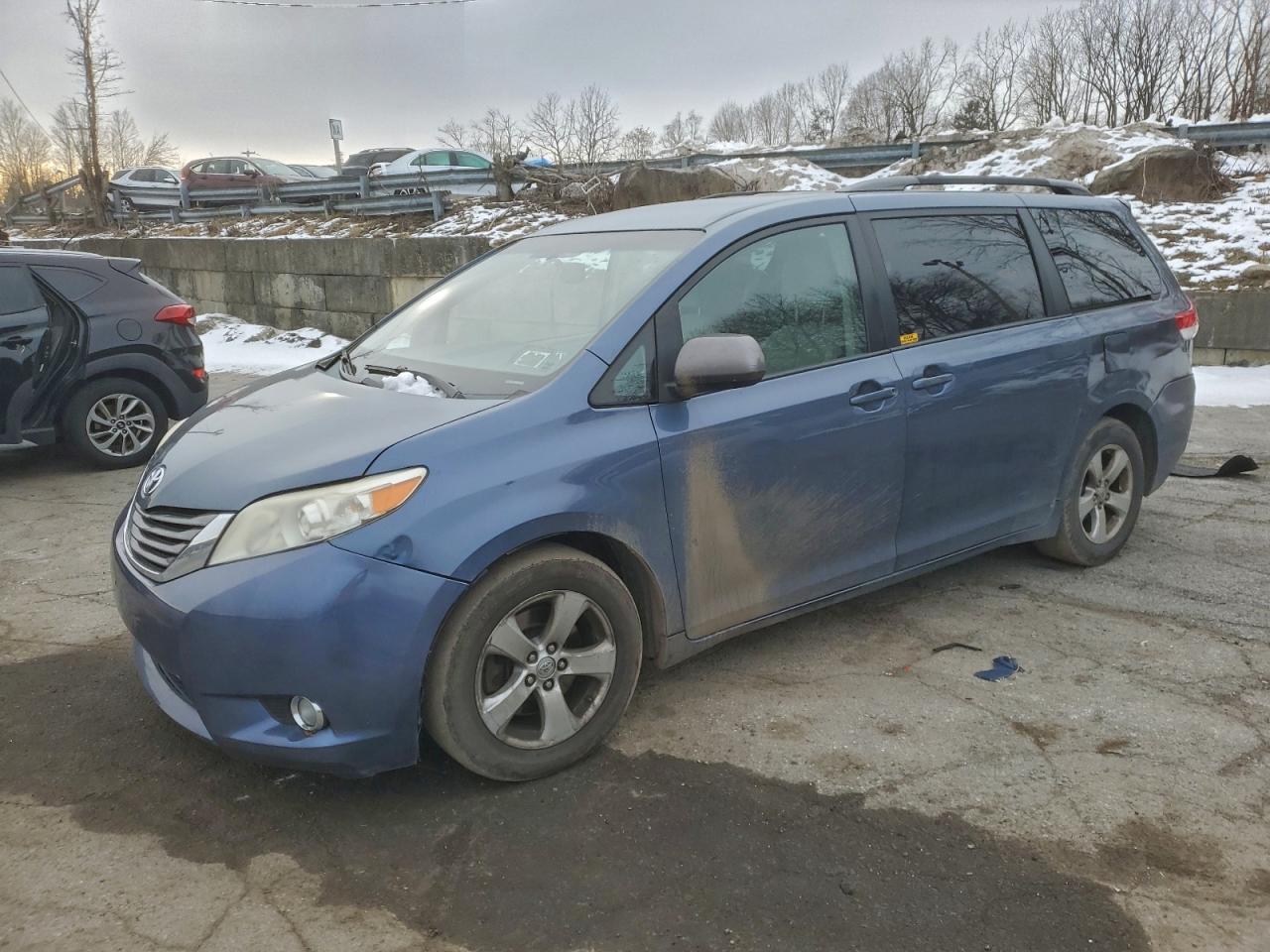 2014 TOYOTA SIENNA