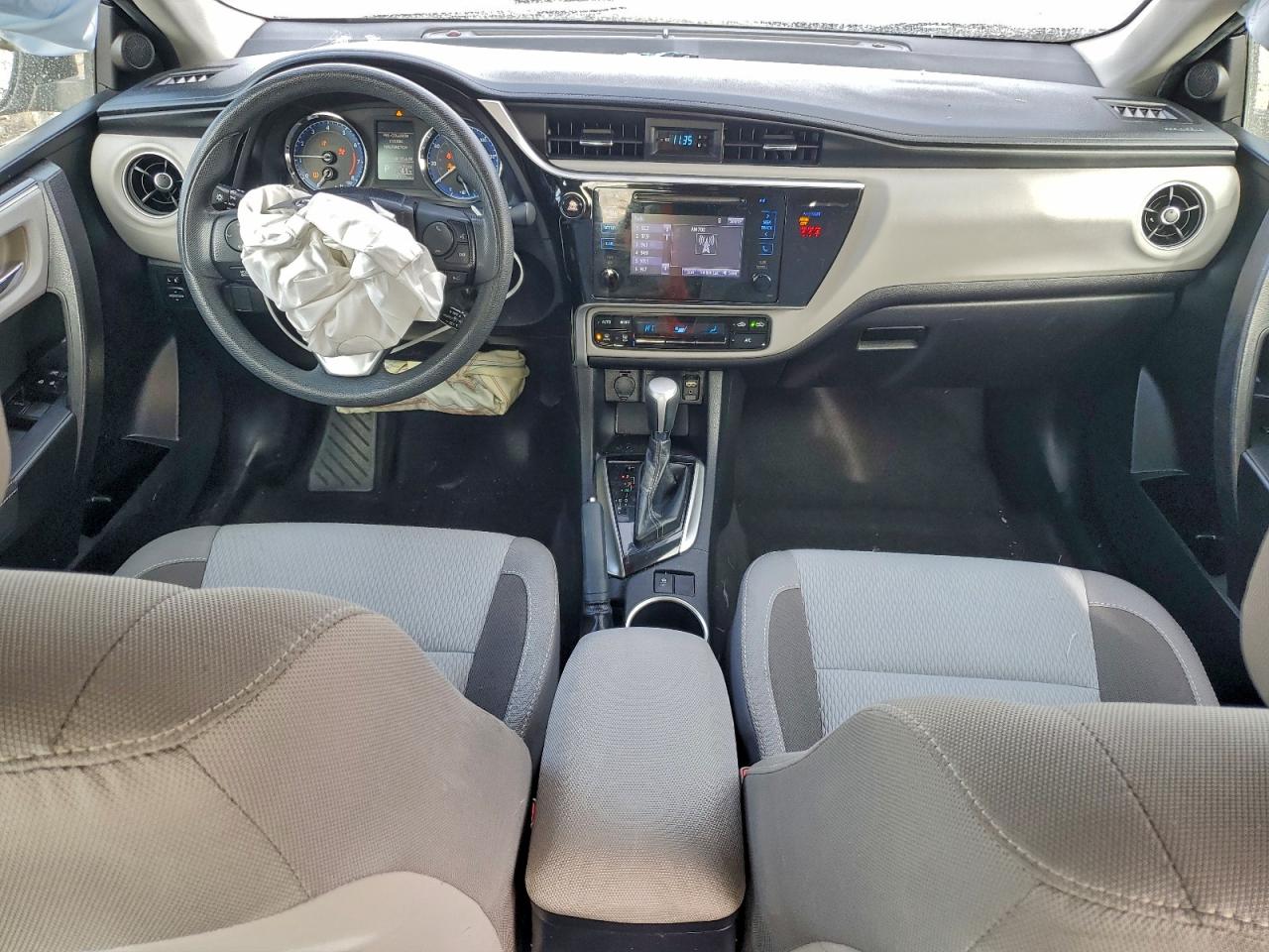 2018 TOYOTA COROLLA L photo 8