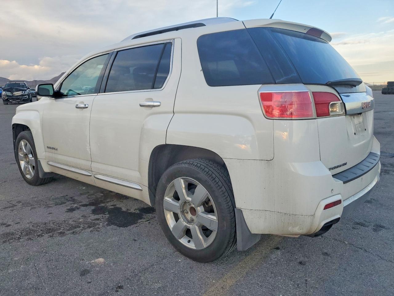 2013 GMC TERRAIN DENALI photo 2