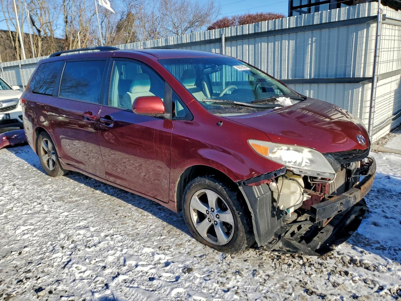 2014 TOYOTA SIENNA LE photo 7
