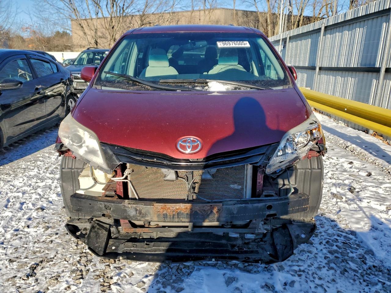 2014 TOYOTA SIENNA LE photo 9