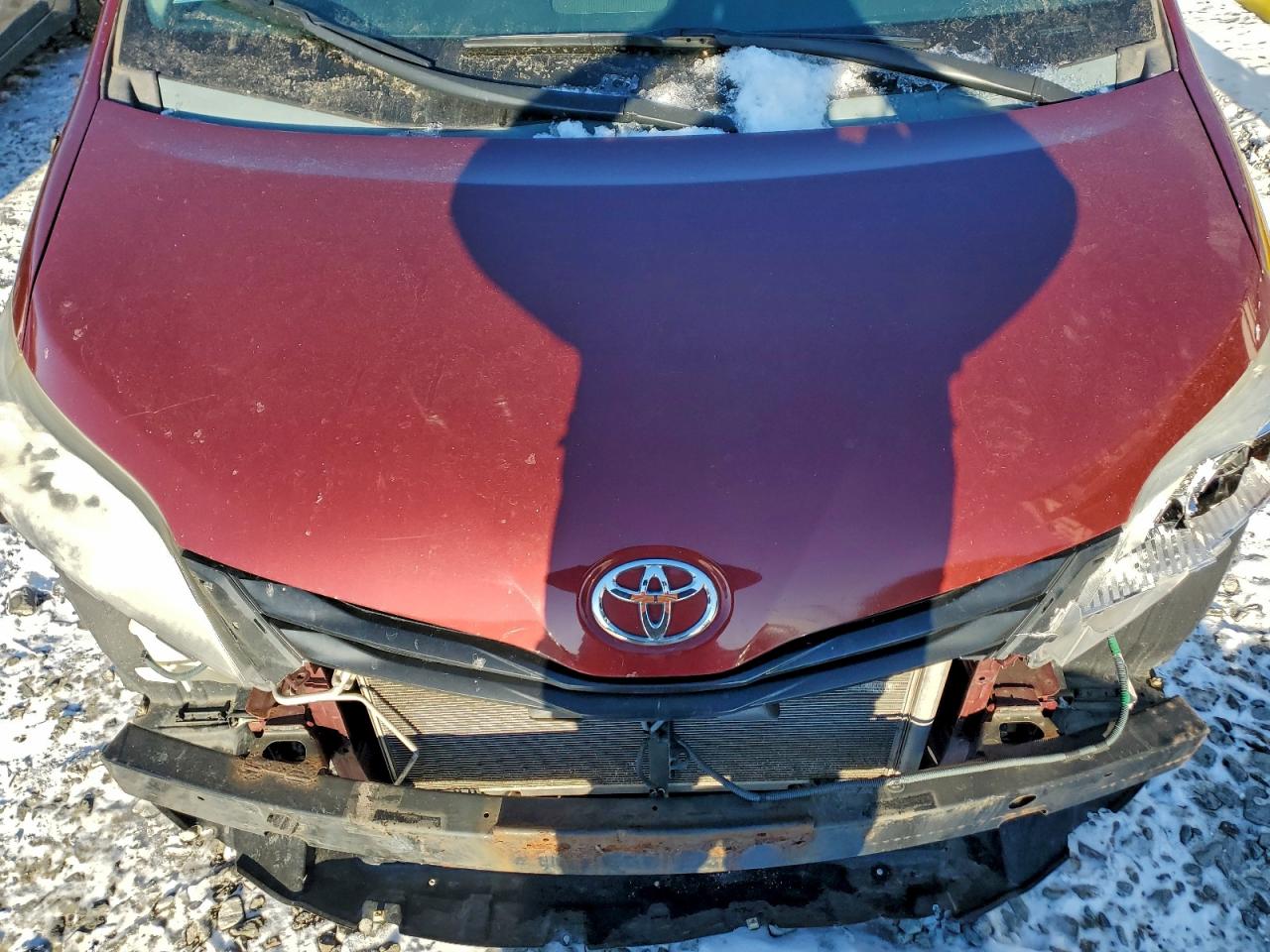 2014 TOYOTA SIENNA LE photo 23