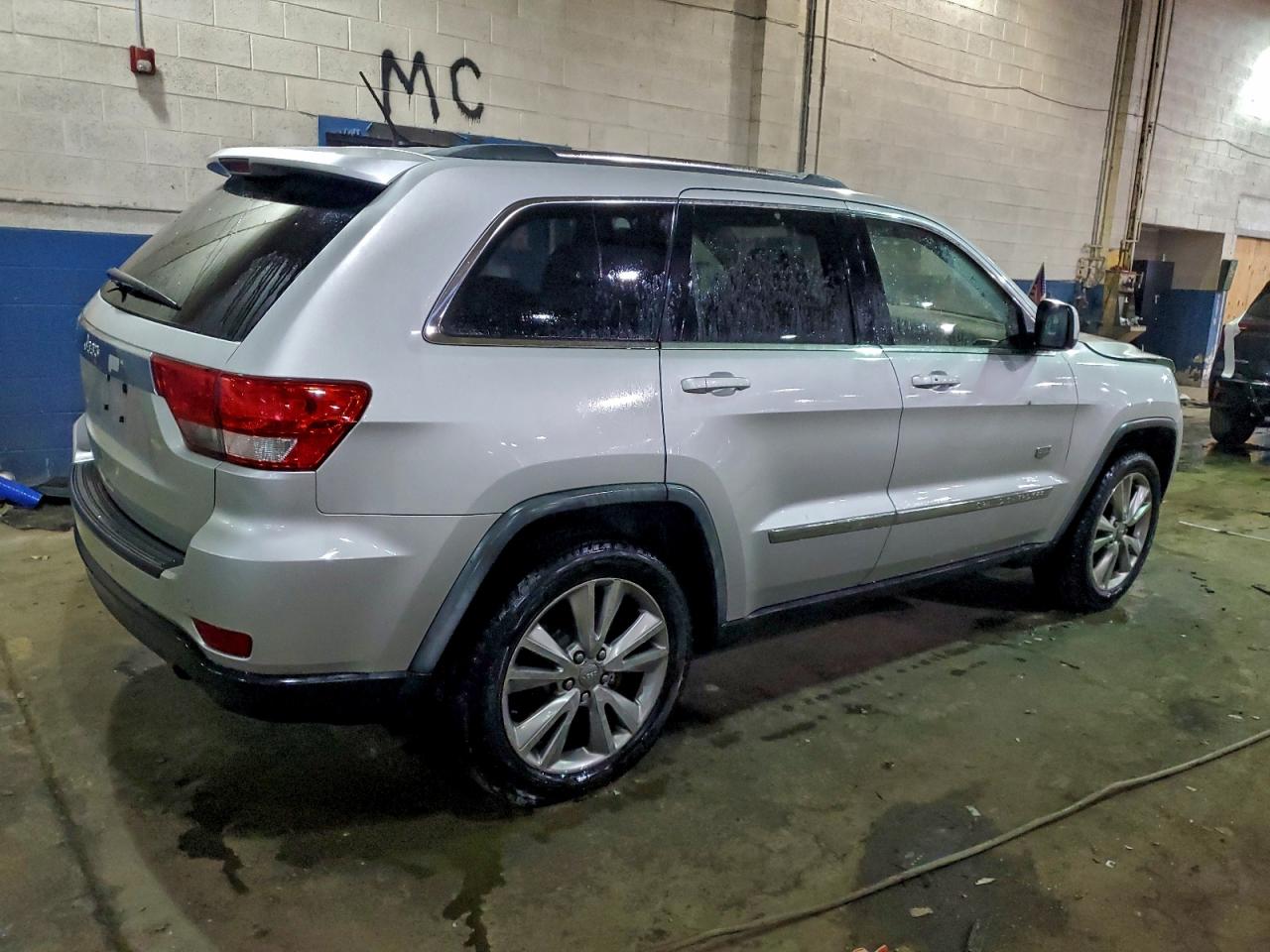 2011 JEEP GRAND CHEROKEE LAREDO photo 5