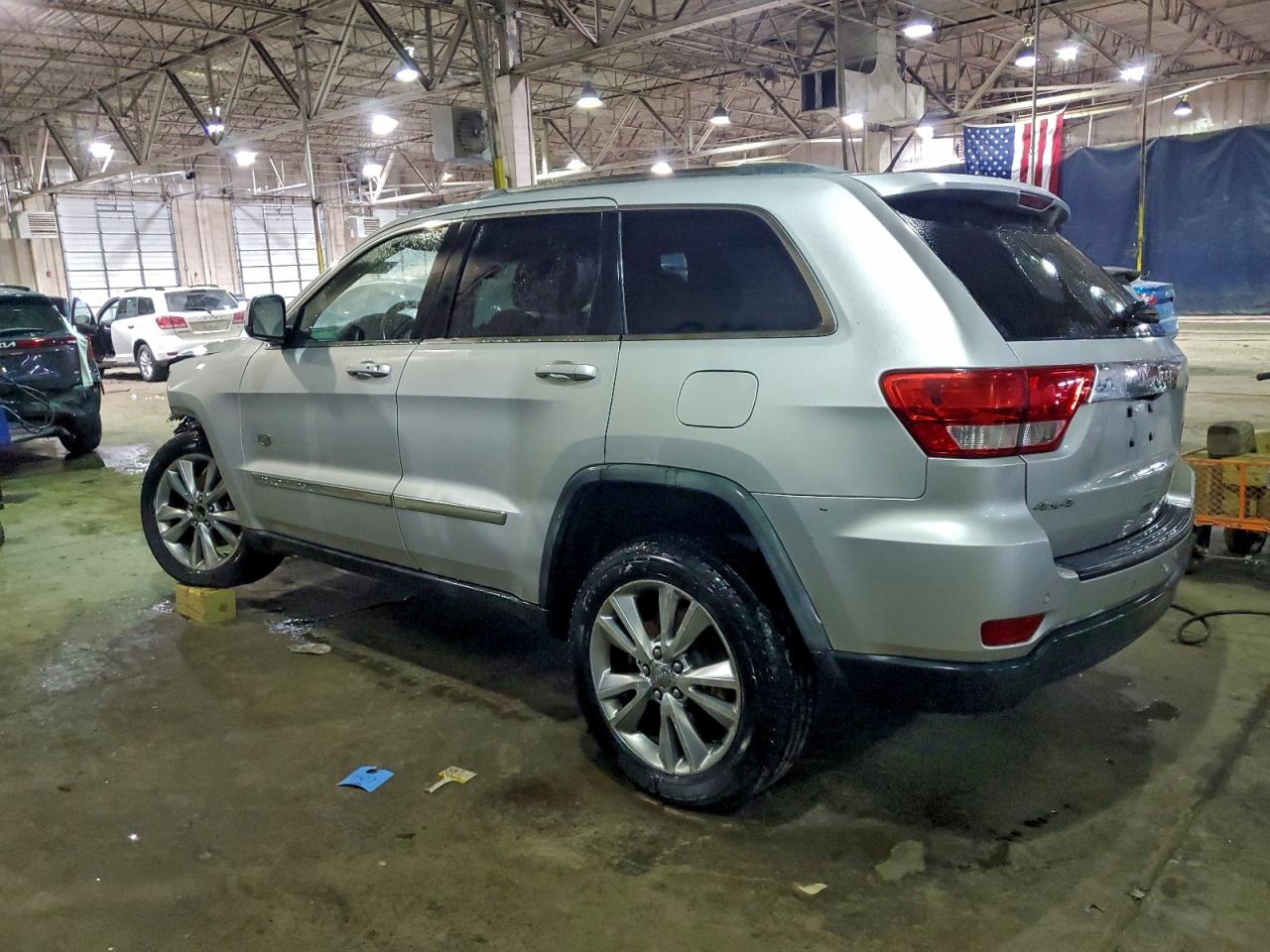 2011 JEEP GRAND CHEROKEE LAREDO photo 3