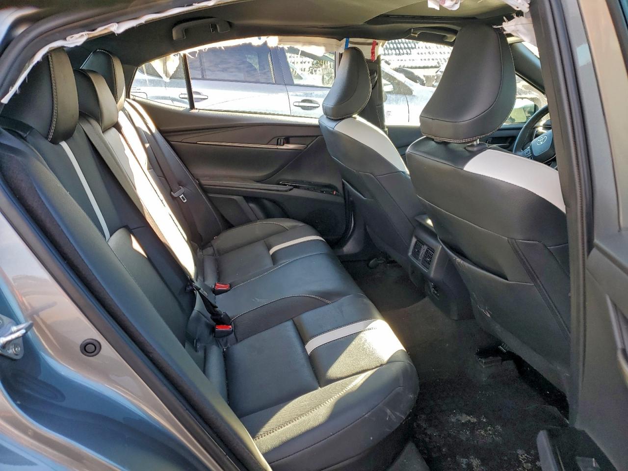 2025 TOYOTA CAMRY SE photo 28