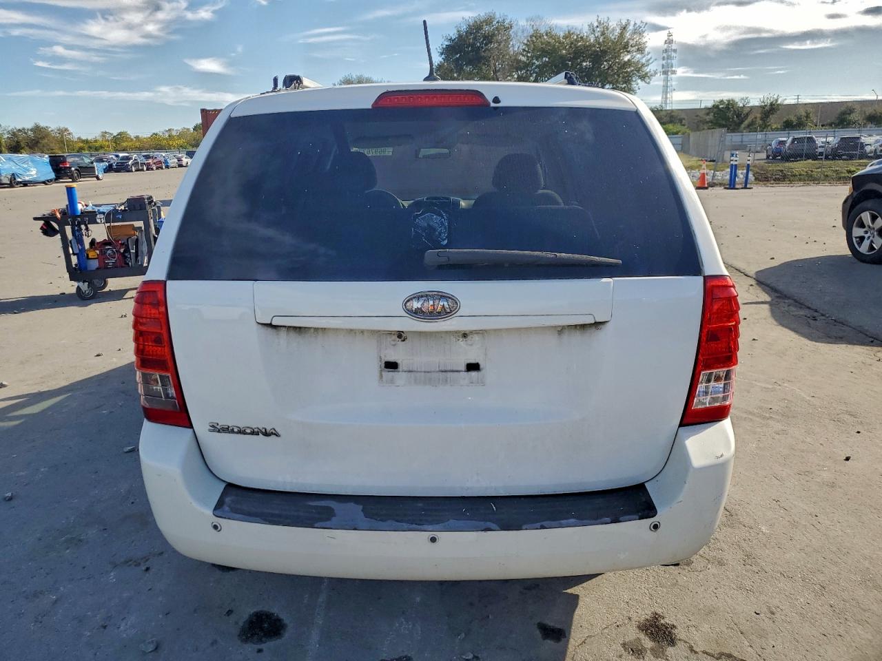 2011 KIA SEDONA LX photo 6