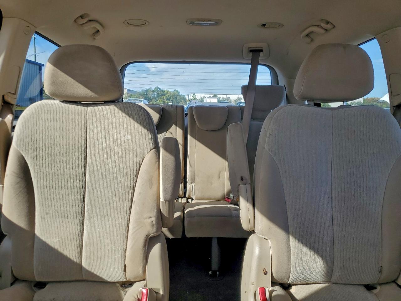 2011 KIA SEDONA LX photo 10