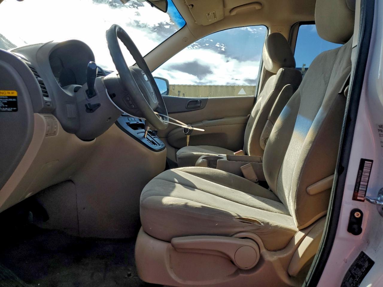 2011 KIA SEDONA LX photo 7