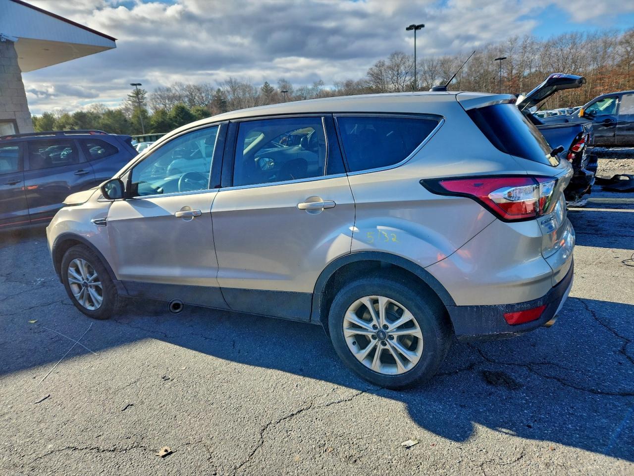 2017 FORD ESCAPE SE photo 2