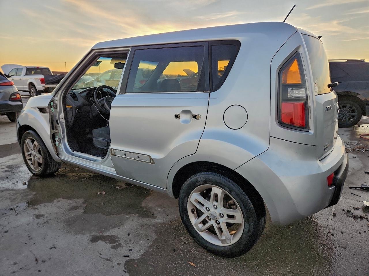 2011 KIA SOUL + photo 3