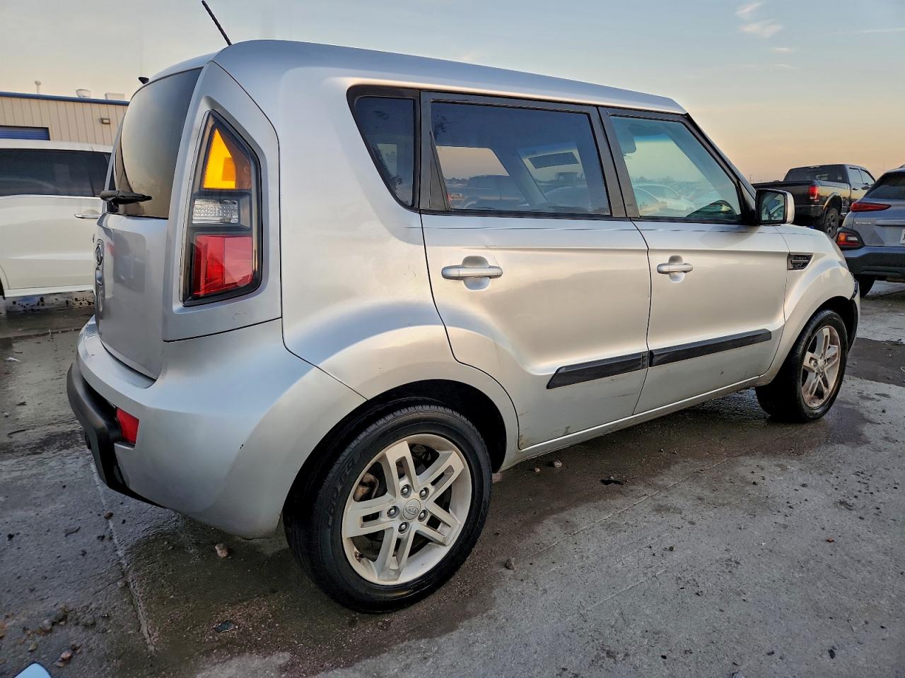 2011 KIA SOUL + photo 5