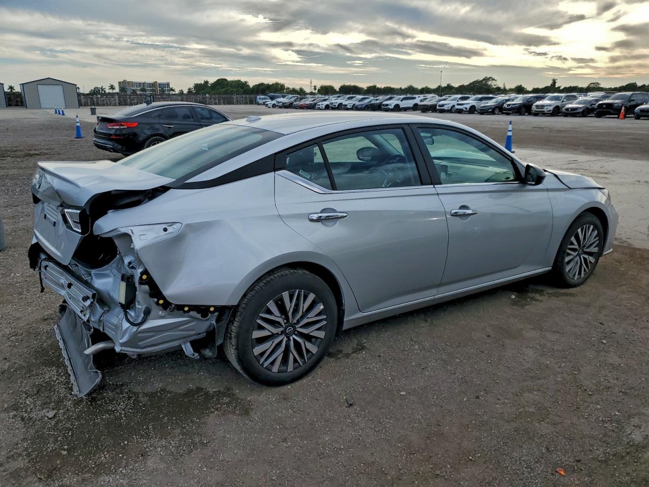 2025 NISSAN ALTIMA SV photo 3