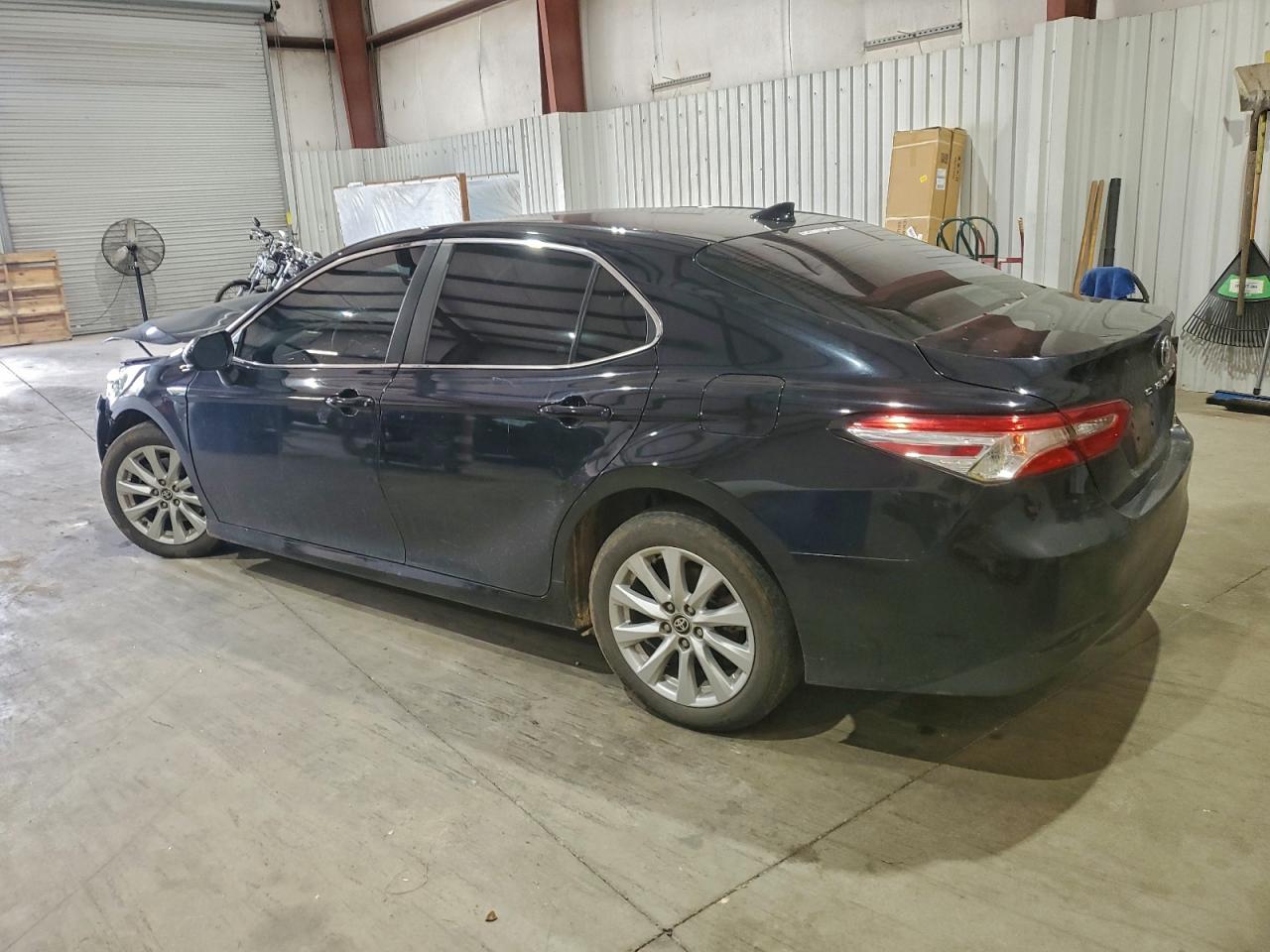 2020 TOYOTA CAMRY LE photo 2