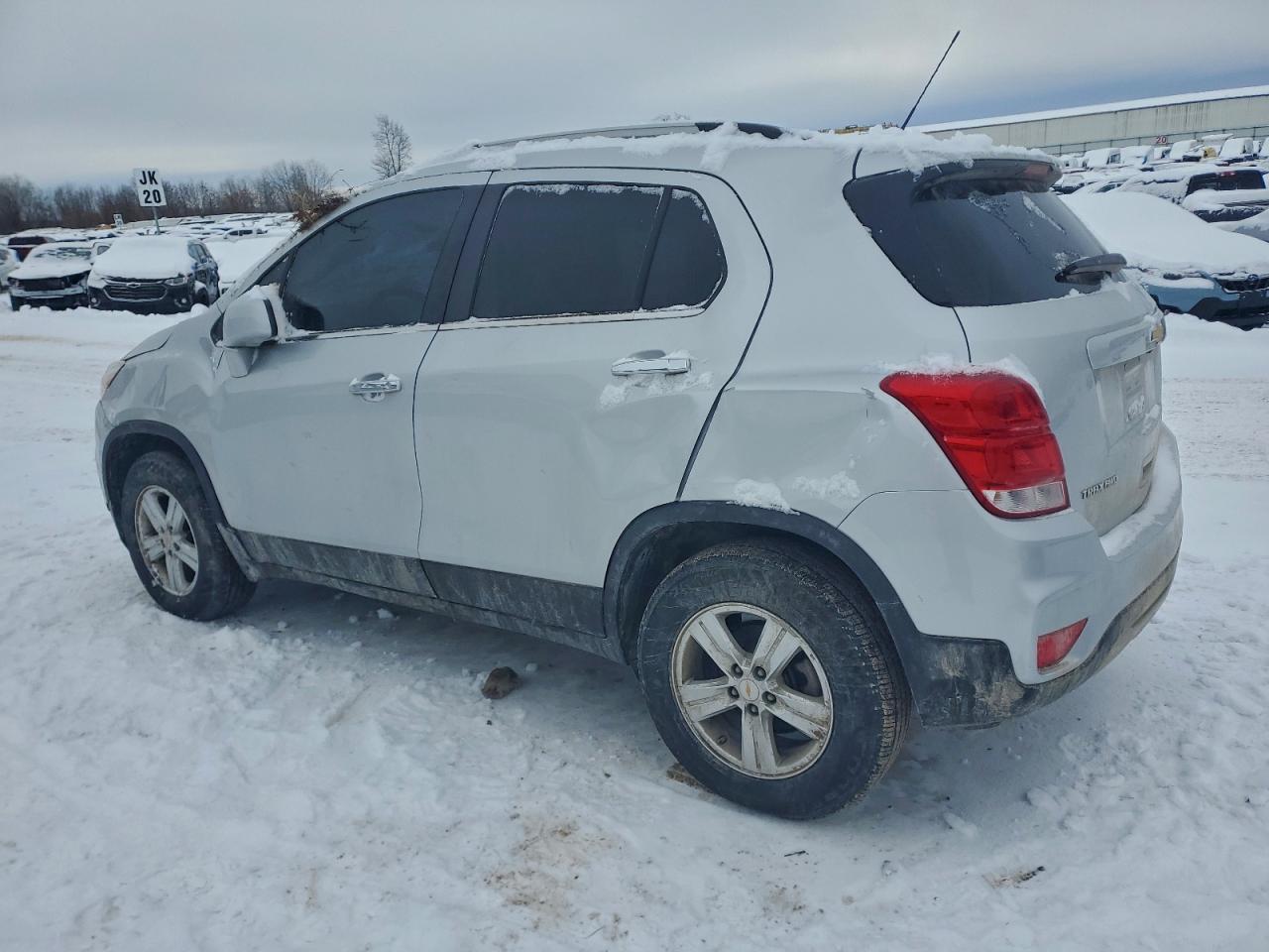 2019 CHEVROLET TRAX 1LT photo 2
