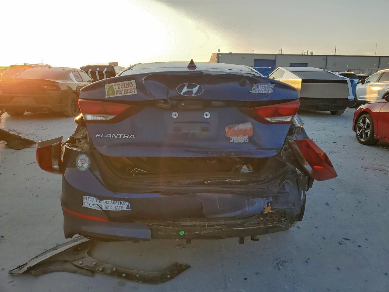 2017 HYUNDAI ELANTRA SE photo 6