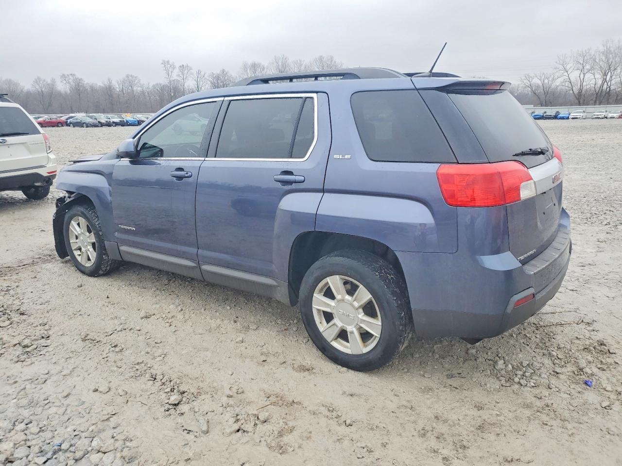 2013 GMC TERRAIN SLE photo 2