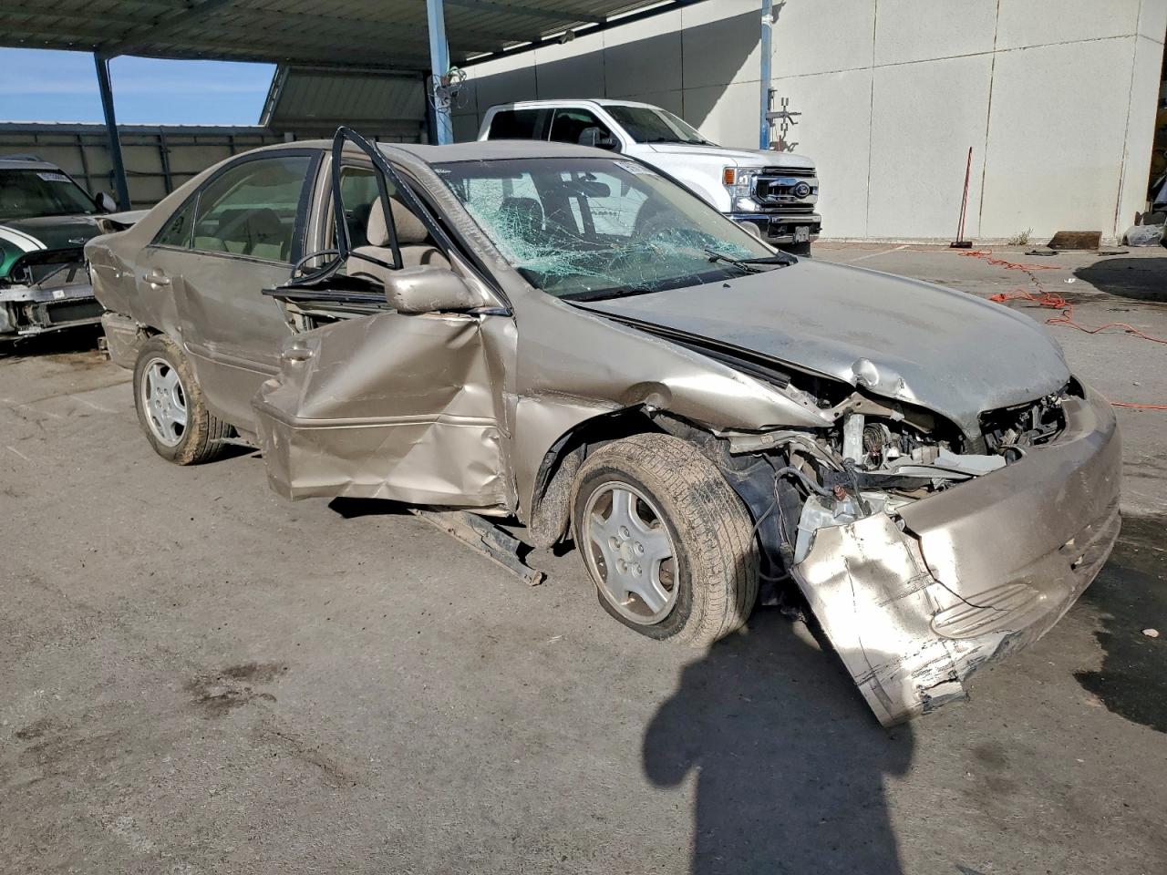 2002 TOYOTA CAMRY LE photo 10