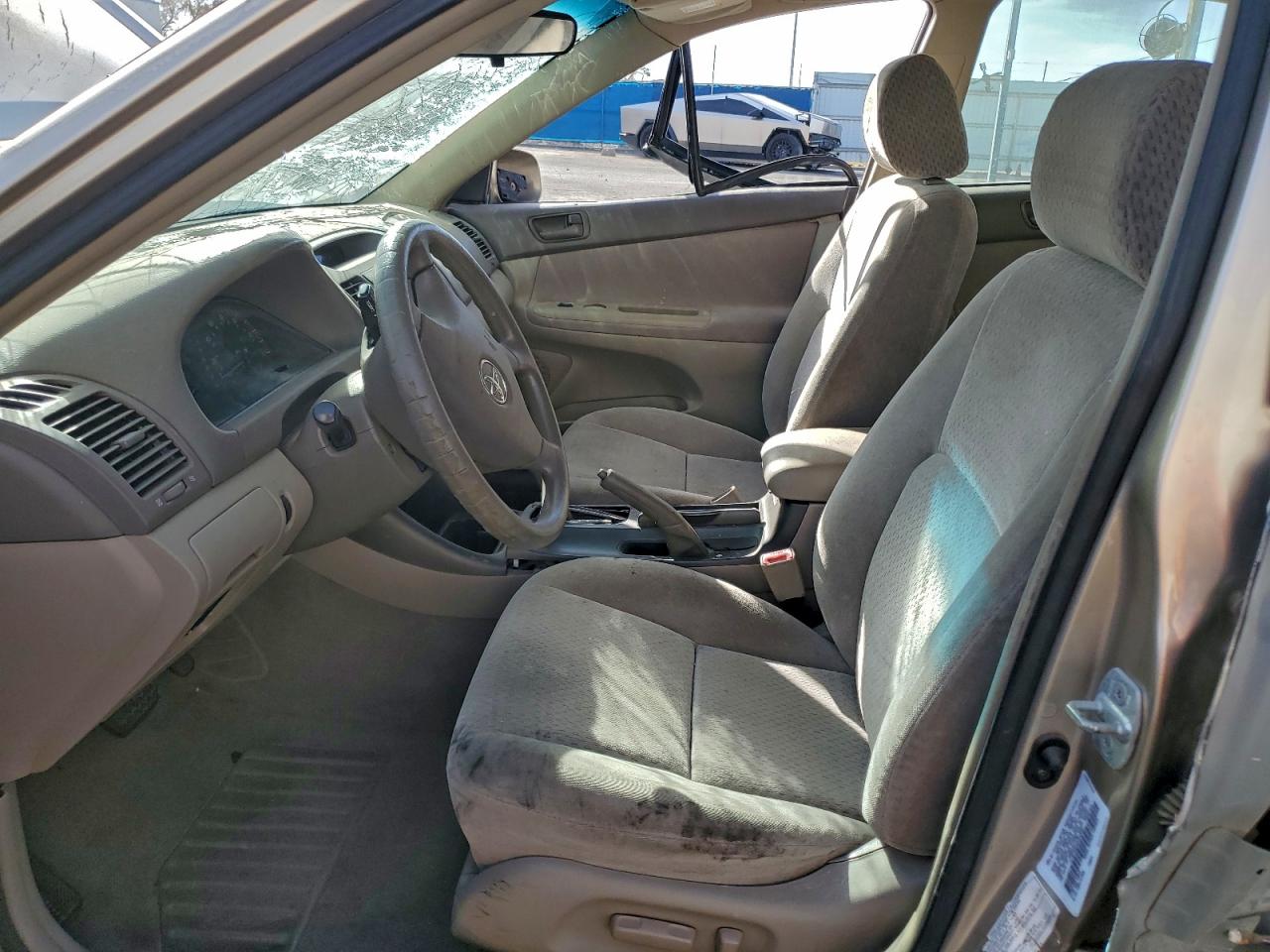 2002 TOYOTA CAMRY LE photo 19