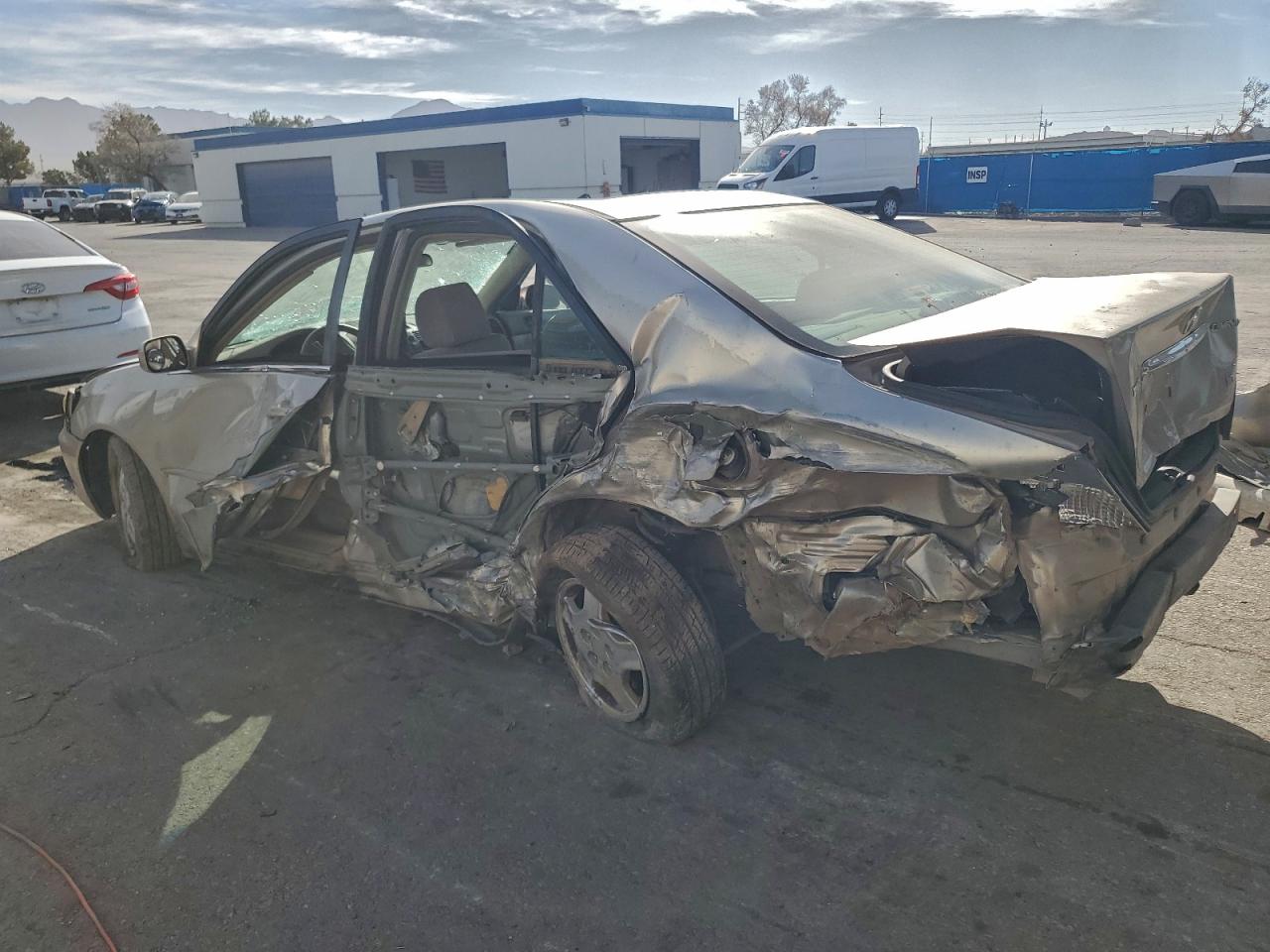 2002 TOYOTA CAMRY LE photo 4