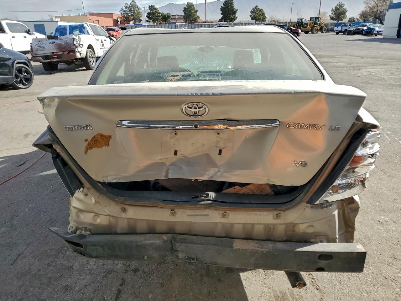 2002 TOYOTA CAMRY LE photo 16