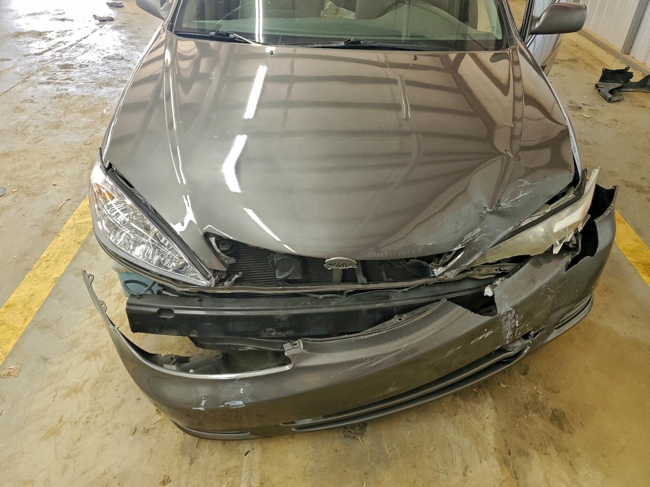 2004 TOYOTA CAMRY LE photo 21