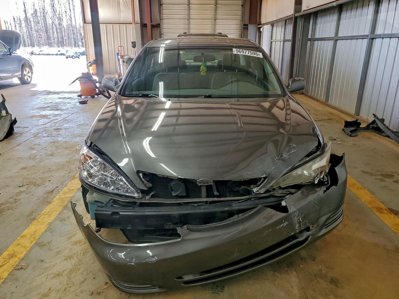 2004 TOYOTA CAMRY LE photo 9