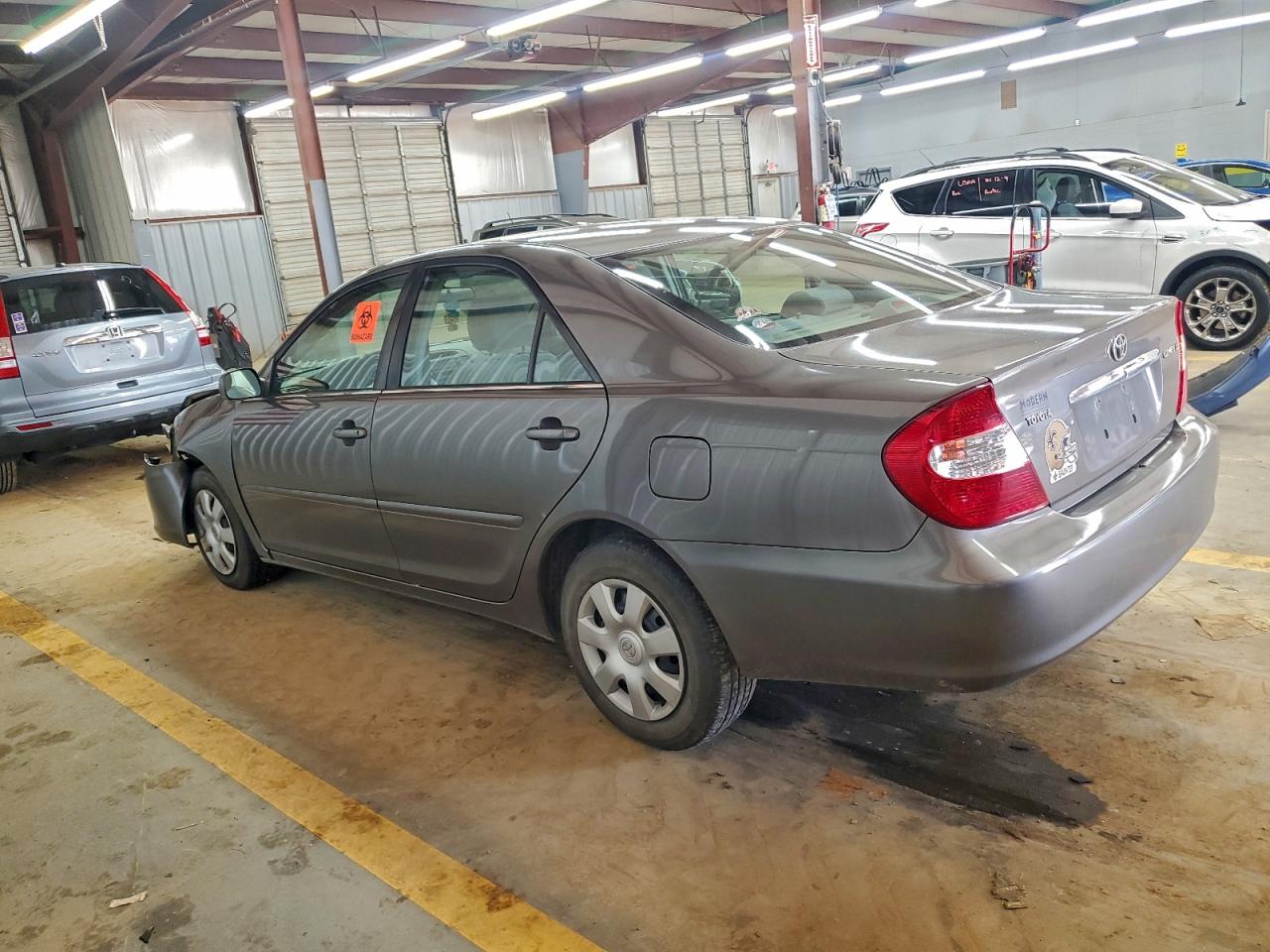 2004 TOYOTA CAMRY LE photo 3