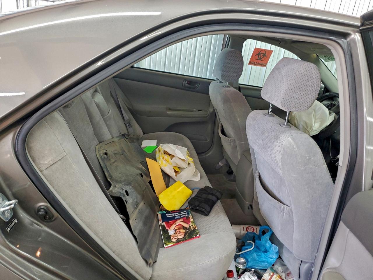 2004 TOYOTA CAMRY LE photo 19