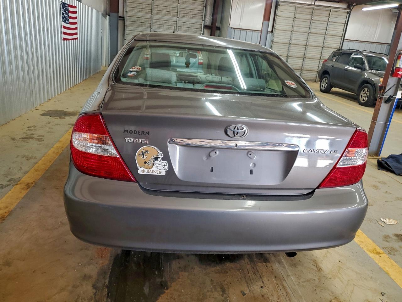 2004 TOYOTA CAMRY LE photo 11