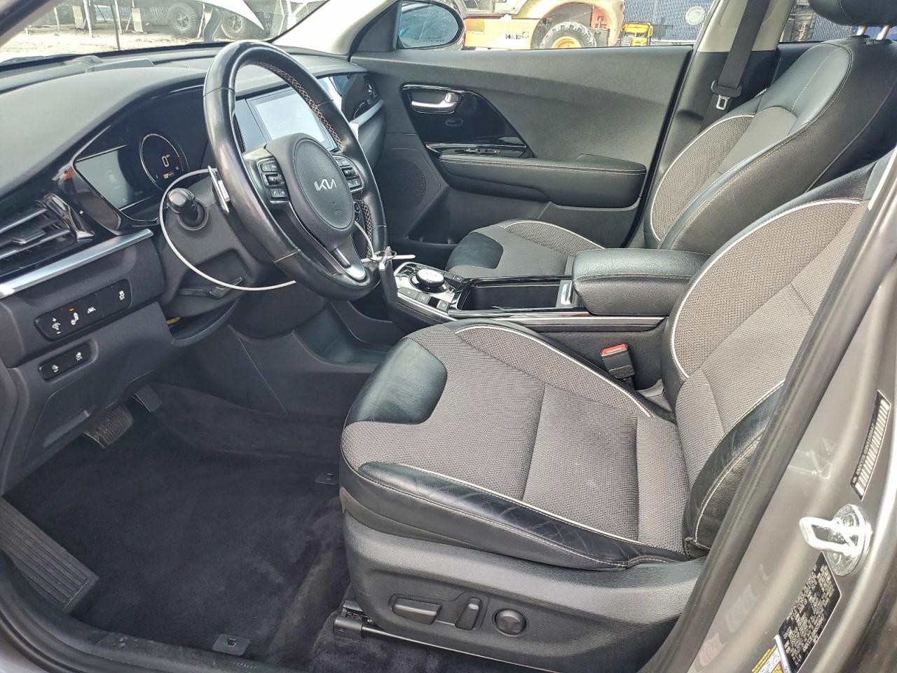 2022 KIA NIRO S photo 25