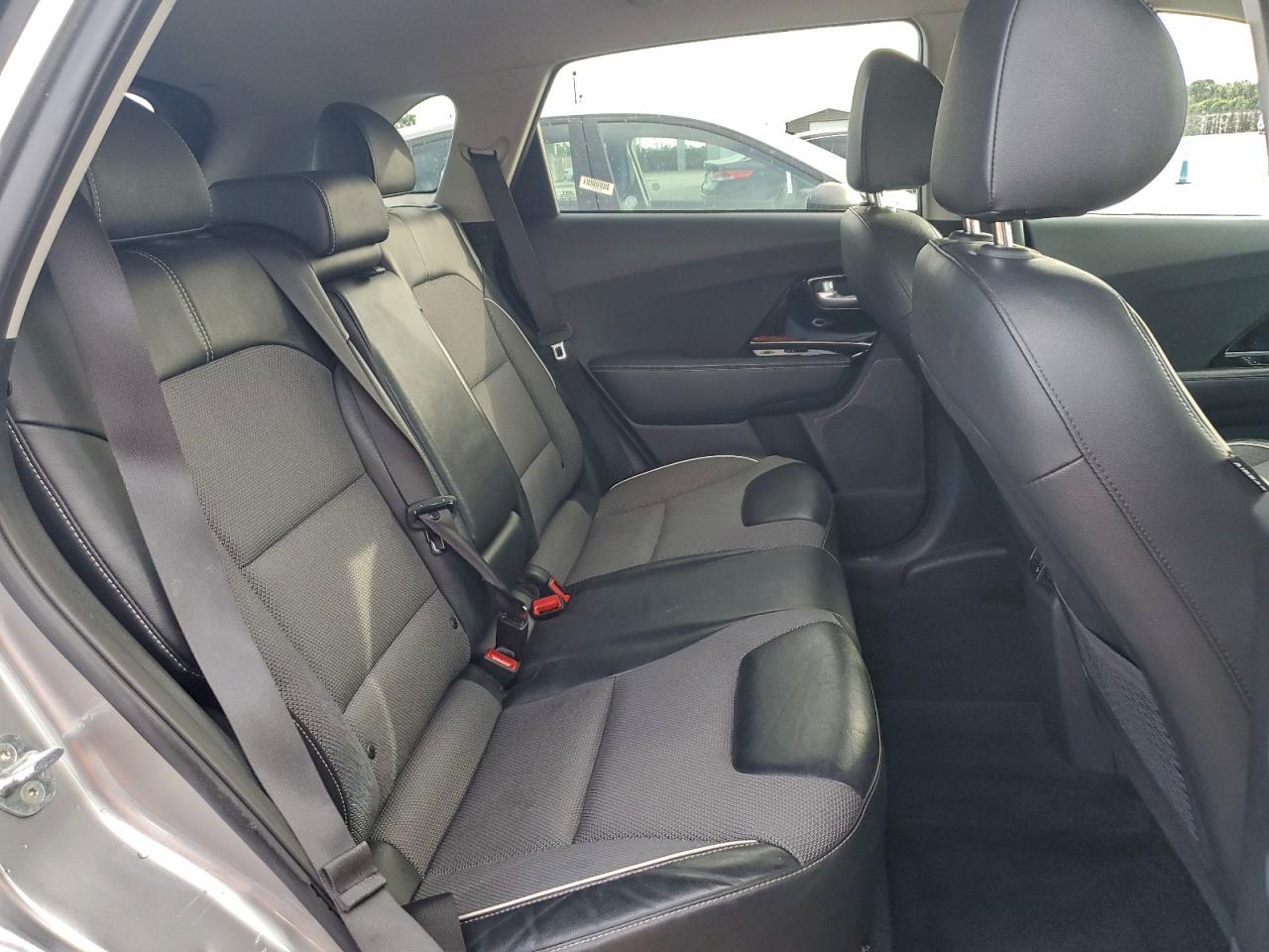 2022 KIA NIRO S photo 37