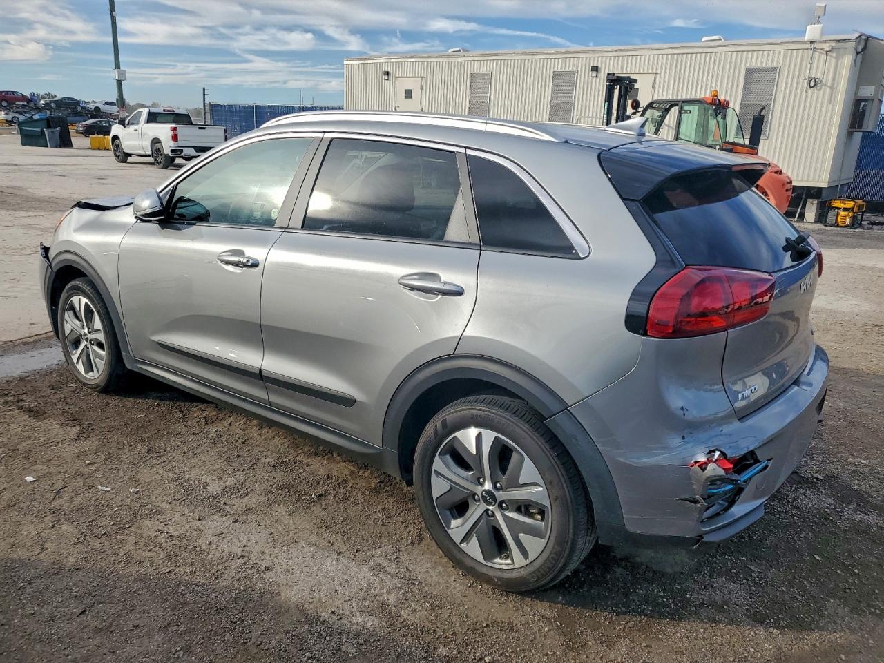 2022 KIA NIRO S photo 5