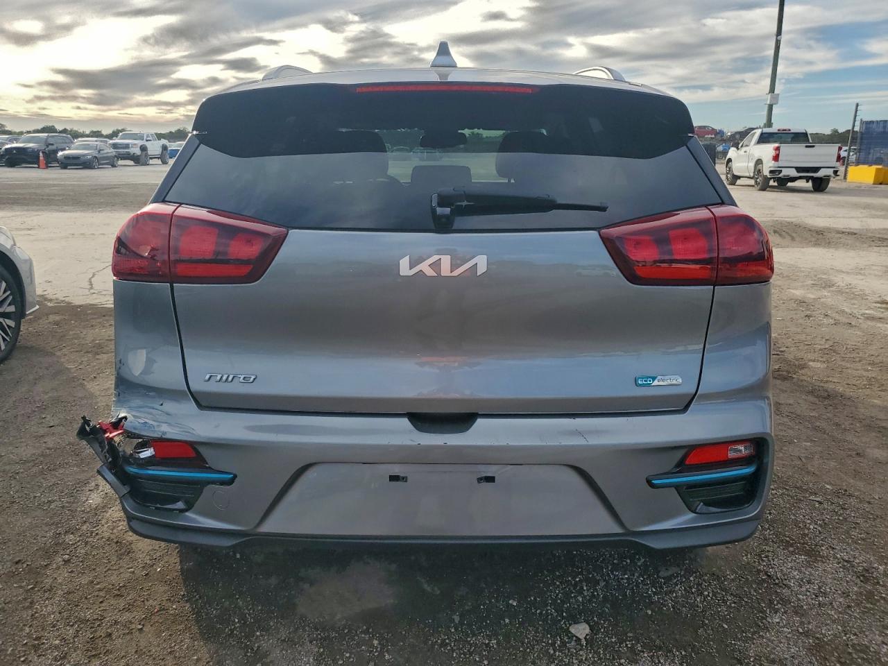 2022 KIA NIRO S photo 21